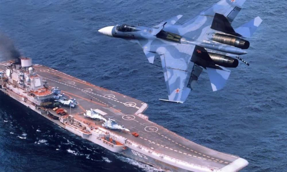 Su-75 Checkmate όπως το F35: Η Ρωσία σκέφτεται να το αντιγράψει για τα αεροπλανοφόρα της